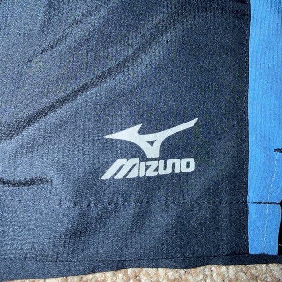 Mizuno women’s medium Blue Shorts - Picture 2 of 7